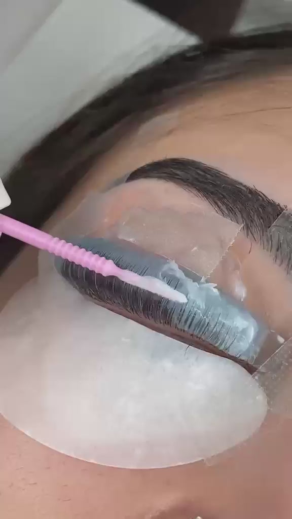 Load video: Maxymova Goccia D'Oro- Gold Lash &amp; Brow Serum
