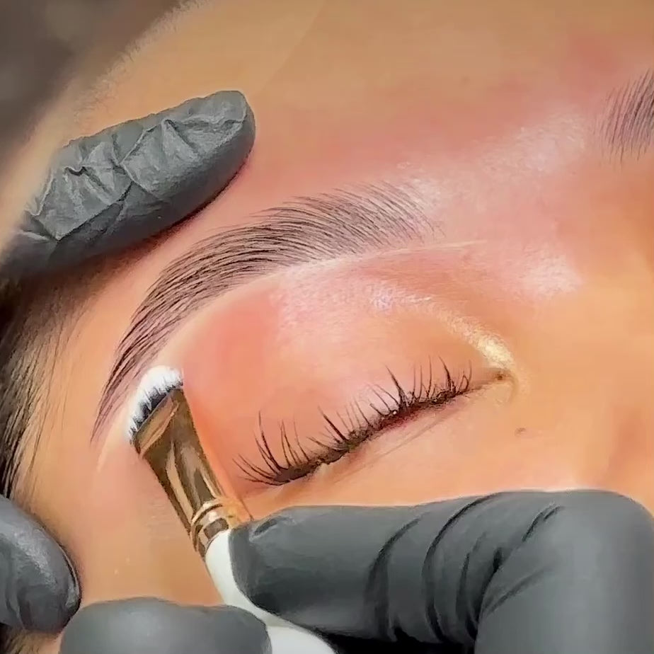 Load video: Standout Beauty Concealer &amp; Highlight Palette